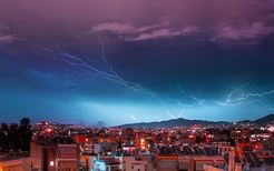 梦见天空在打雷下雨