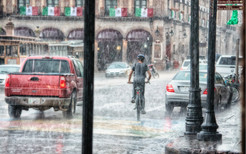 梦见外面下大雨