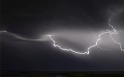 梦见雷鸣