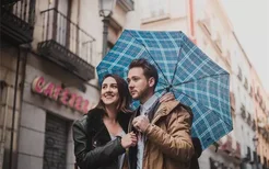 梦见与情人在雨中步行