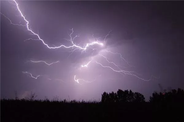 梦见雷电不断产生